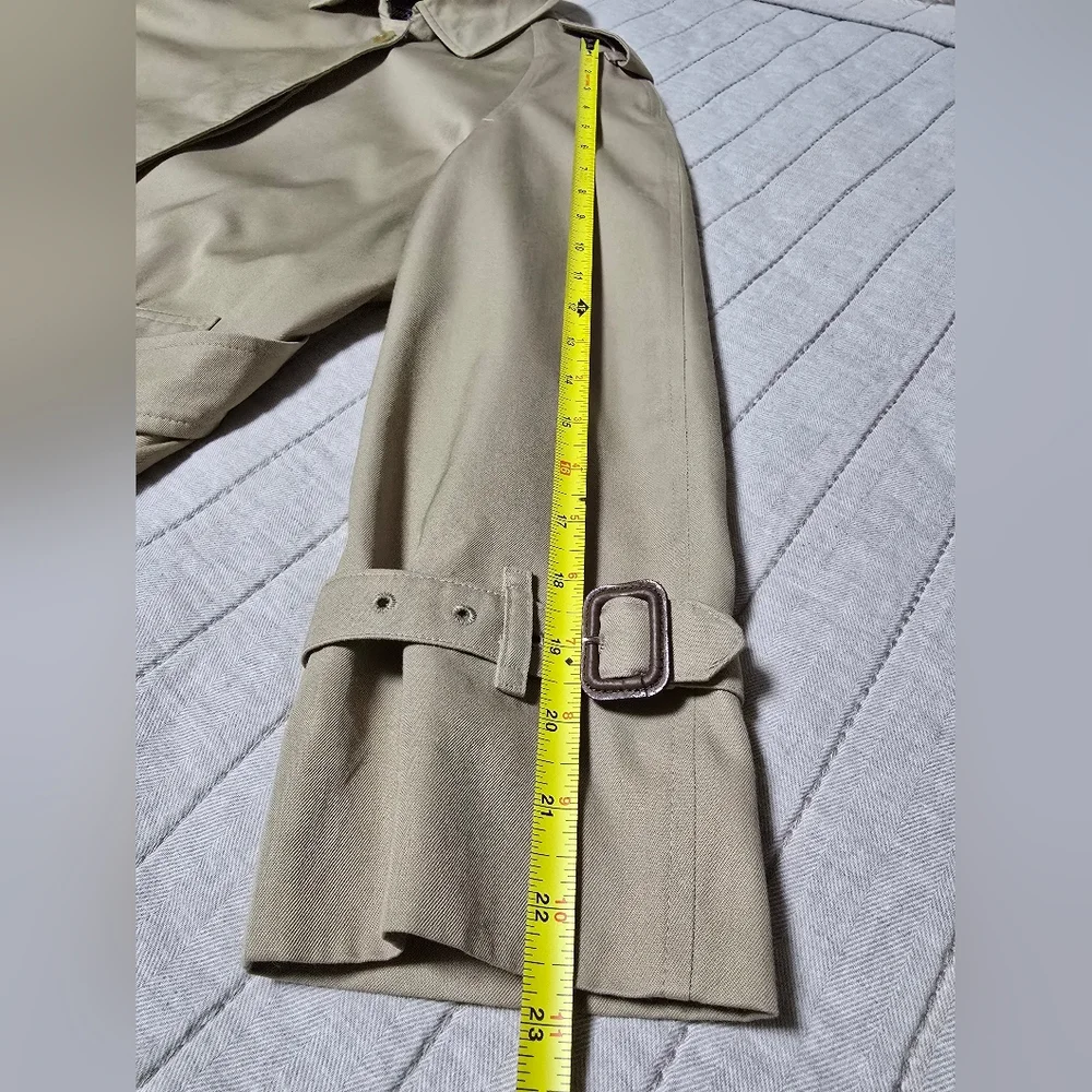 Vintage Burberry Classic Beige Trench Coat with Nova Check Lining - Picture 11 of 13